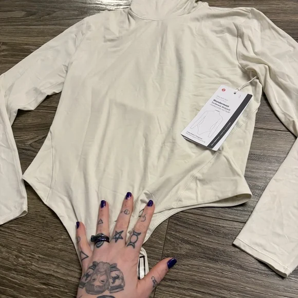 NWT Lululemon Wundermost Ultra-Soft Nulu Turtleneck Bodysuit (Bone) Size Large - Picture 5 of 7